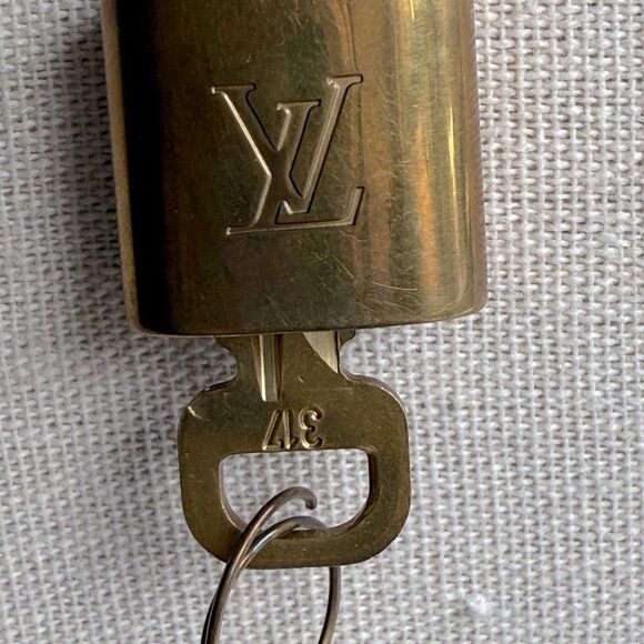 Louis Vuitton Lock #317 with 2 Matching Keys on GoldTone Chain Necklace. - Picture 6 of 7